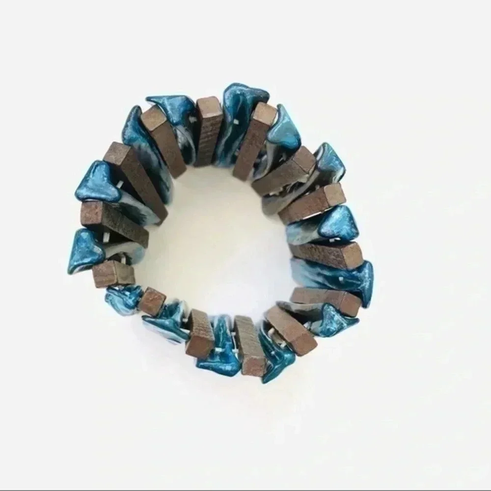 Fashion bracelet-blueish and wooden combo